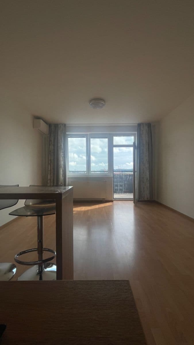 Studio flat to rent, 32 m², Podkovářská, Prague, Prague Studio flat to rent, 32 m², Podkovářská, Prague, Prague