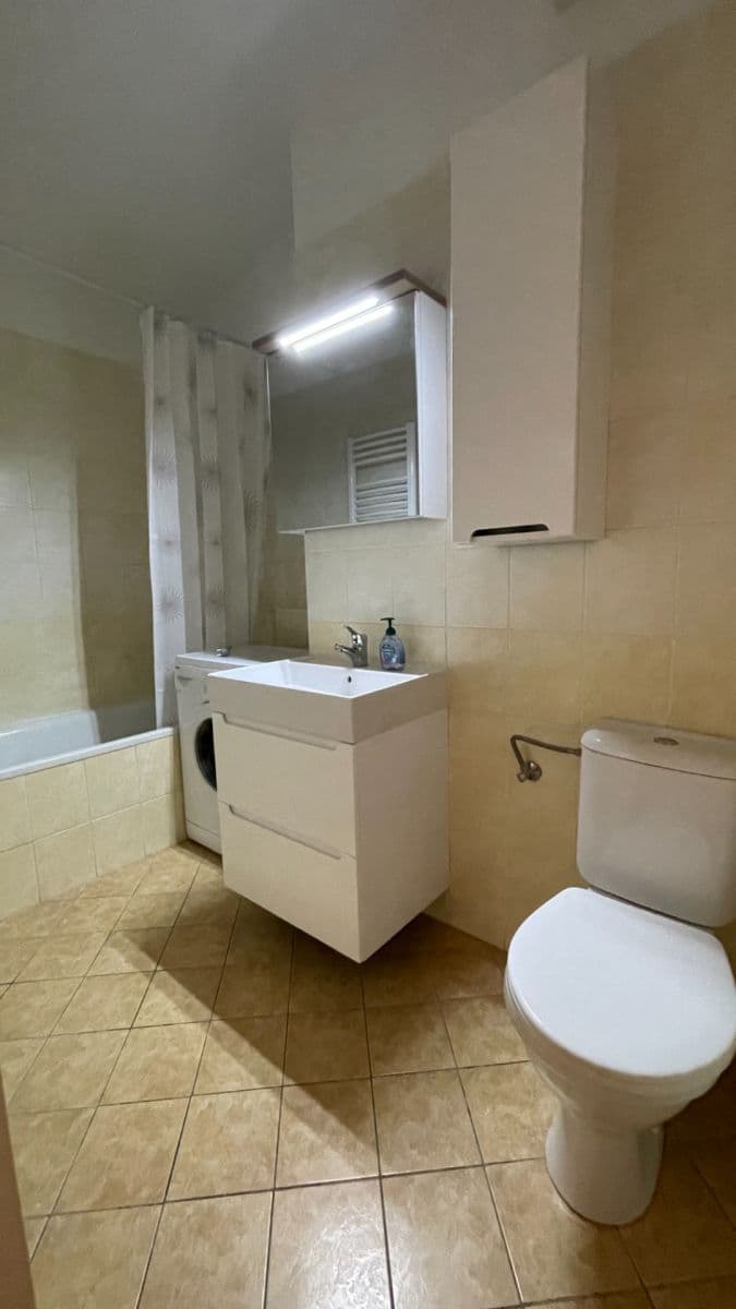 Studio flat to rent, 32 m², Podkovářská, Prague, Prague Studio flat to rent, 32 m², Podkovářská, Prague, Prague