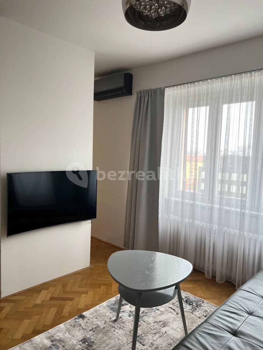 1 bedroom with open-plan kitchen flat to rent, 66 m², Botanická, Brno, Jihomoravský Region 1 bedroom with open-plan kitchen flat to rent, 66 m², Botanická, Brno, Jihomoravský Region