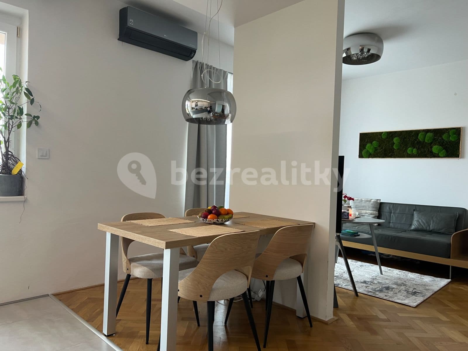 1 bedroom with open-plan kitchen flat to rent, 66 m², Botanická, Brno, Jihomoravský Region 1 bedroom with open-plan kitchen flat to rent, 66 m², Botanická, Brno, Jihomoravský Region