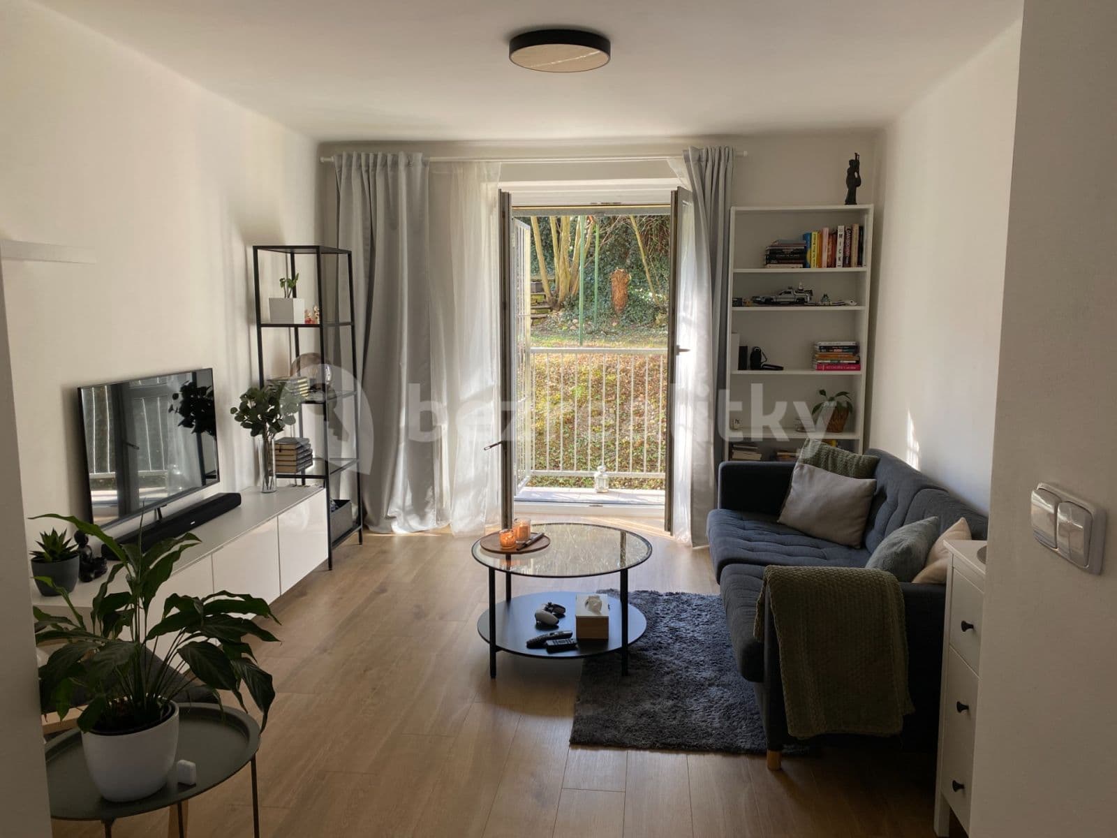 1 bedroom with open-plan kitchen flat to rent, 50 m², Jeremenkova, Prague, Prague 1 bedroom with open-plan kitchen flat to rent, 50 m², Jeremenkova, Prague, Prague