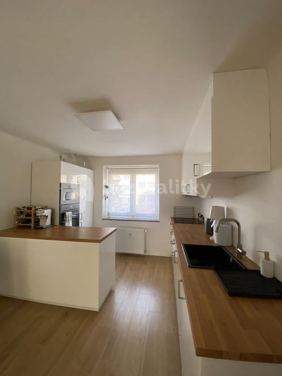 1 bedroom with open-plan kitchen flat to rent, 50 m², Jeremenkova, Prague, Prague 1 bedroom with open-plan kitchen flat to rent, 50 m², Jeremenkova, Prague, Prague