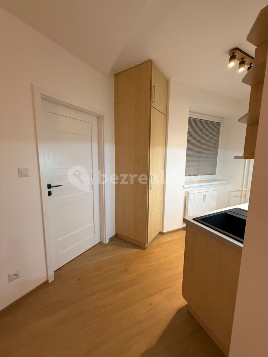 3 bedroom with open-plan kitchen flat to rent, 90 m², Škroupova, Hradec Králové, Královéhradecký Region 3 bedroom with open-plan kitchen flat to rent, 90 m², Škroupova, Hradec Králové, Královéhradecký Region