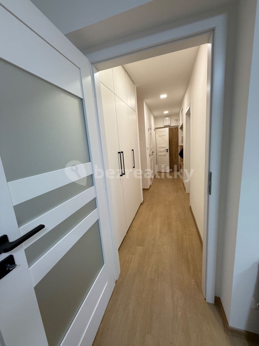 3 bedroom with open-plan kitchen flat to rent, 90 m², Škroupova, Hradec Králové, Královéhradecký Region 3 bedroom with open-plan kitchen flat to rent, 90 m², Škroupova, Hradec Králové, Královéhradecký Region