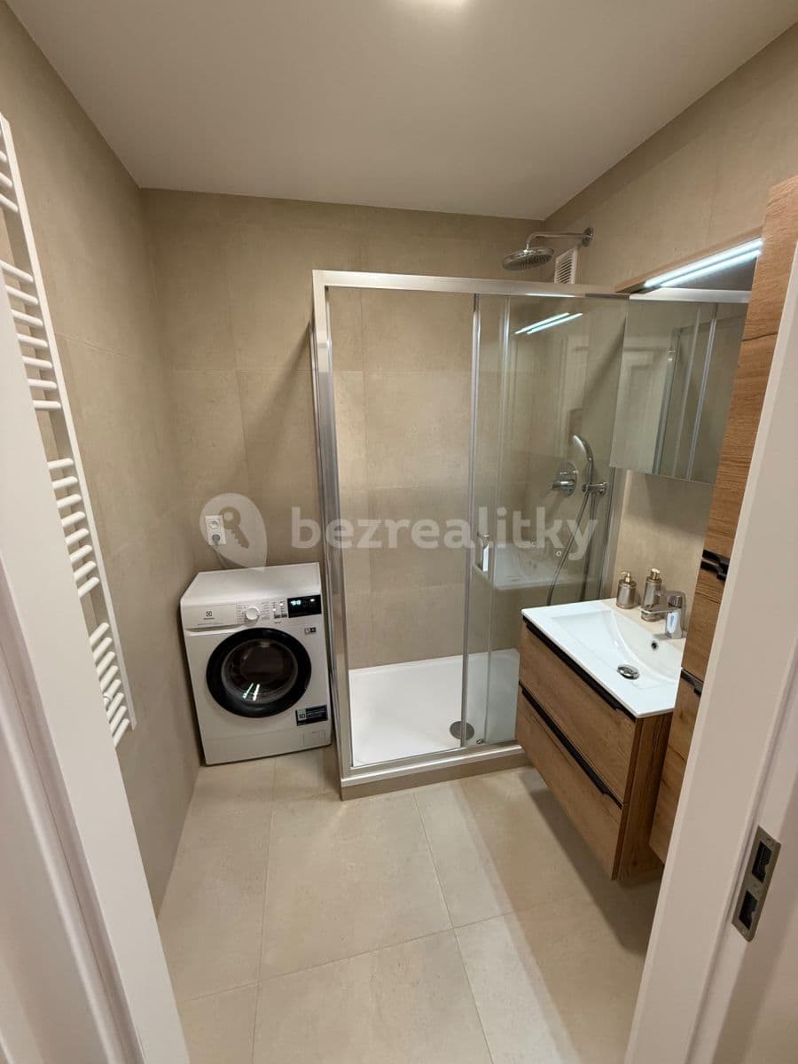 3 bedroom with open-plan kitchen flat to rent, 90 m², Škroupova, Hradec Králové, Královéhradecký Region 3 bedroom with open-plan kitchen flat to rent, 90 m², Škroupova, Hradec Králové, Královéhradecký Region