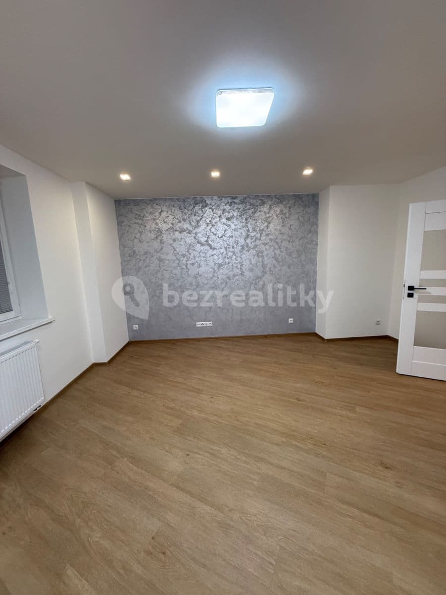 3 bedroom with open-plan kitchen flat to rent, 90 m², Škroupova, Hradec Králové, Královéhradecký Region 3 bedroom with open-plan kitchen flat to rent, 90 m², Škroupova, Hradec Králové, Královéhradecký Region