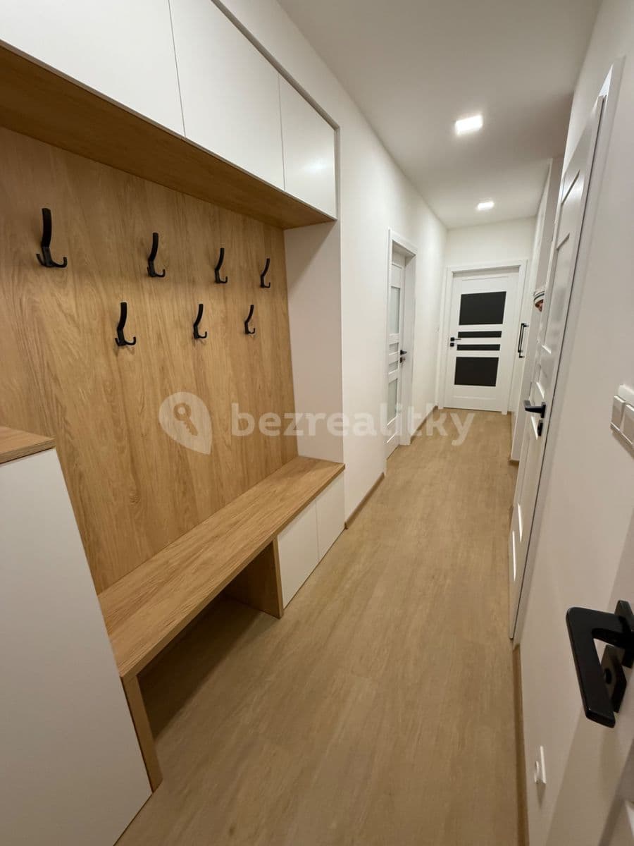 3 bedroom with open-plan kitchen flat to rent, 90 m², Škroupova, Hradec Králové, Královéhradecký Region 3 bedroom with open-plan kitchen flat to rent, 90 m², Škroupova, Hradec Králové, Královéhradecký Region