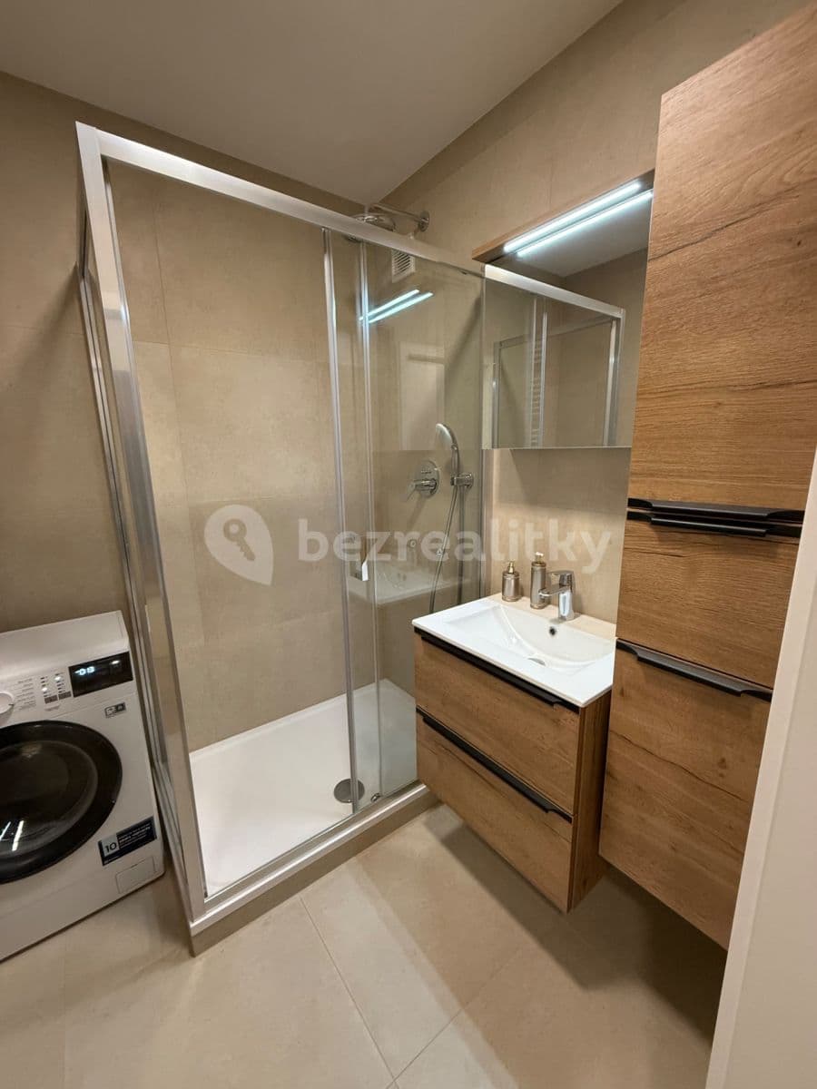 3 bedroom with open-plan kitchen flat to rent, 90 m², Škroupova, Hradec Králové, Královéhradecký Region 3 bedroom with open-plan kitchen flat to rent, 90 m², Škroupova, Hradec Králové, Královéhradecký Region