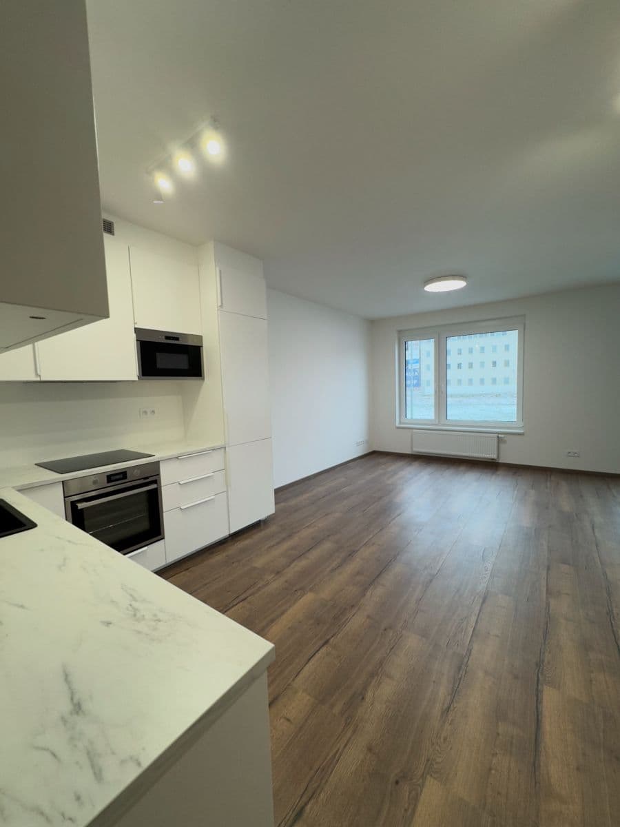 1 bedroom with open-plan kitchen flat to rent, 54 m², Kolbenova, Prague, Prague 1 bedroom with open-plan kitchen flat to rent, 54 m², Kolbenova, Prague, Prague