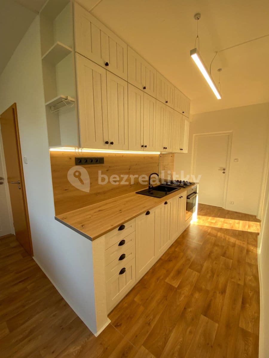 3 bedroom flat to rent, 74 m², Pod Soudním vrchem, Znojmo, Jihomoravský Region 3 bedroom flat to rent, 74 m², Pod Soudním vrchem, Znojmo, Jihomoravský Region