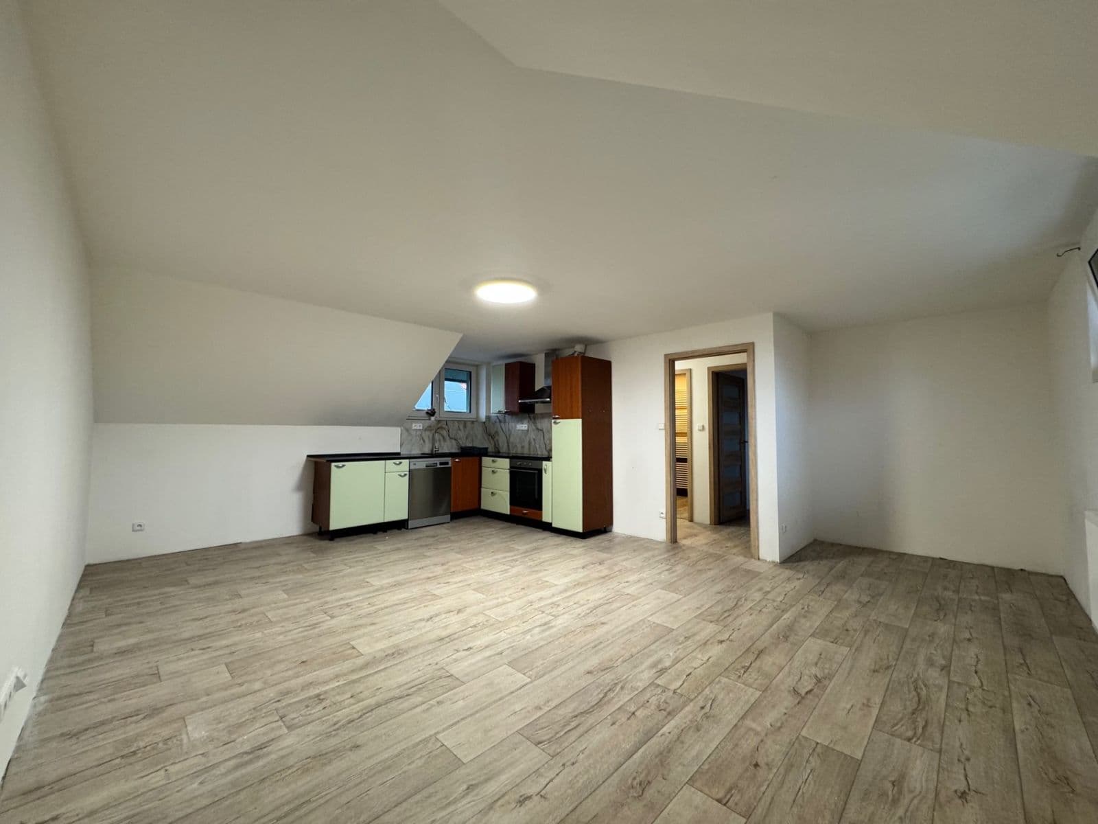 1 bedroom with open-plan kitchen flat to rent, 60 m², Štenclova, Dašice, Pardubický Region 1 bedroom with open-plan kitchen flat to rent, 60 m², Štenclova, Dašice, Pardubický Region