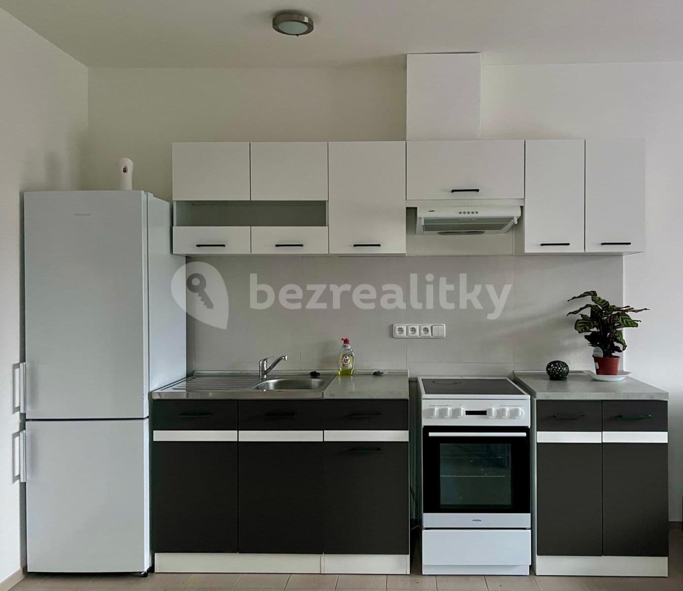 Studio flat to rent, 32 m², Tuchoměřice, Středočeský Region Studio flat to rent, 32 m², Tuchoměřice, Středočeský Region