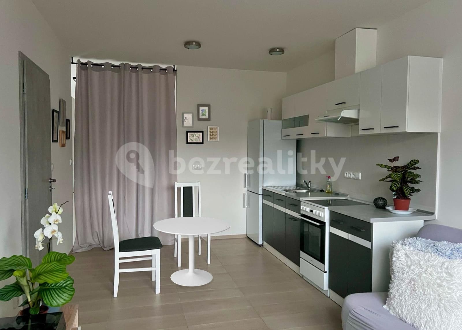 Studio flat to rent, 32 m², Tuchoměřice, Středočeský Region Studio flat to rent, 32 m², Tuchoměřice, Středočeský Region