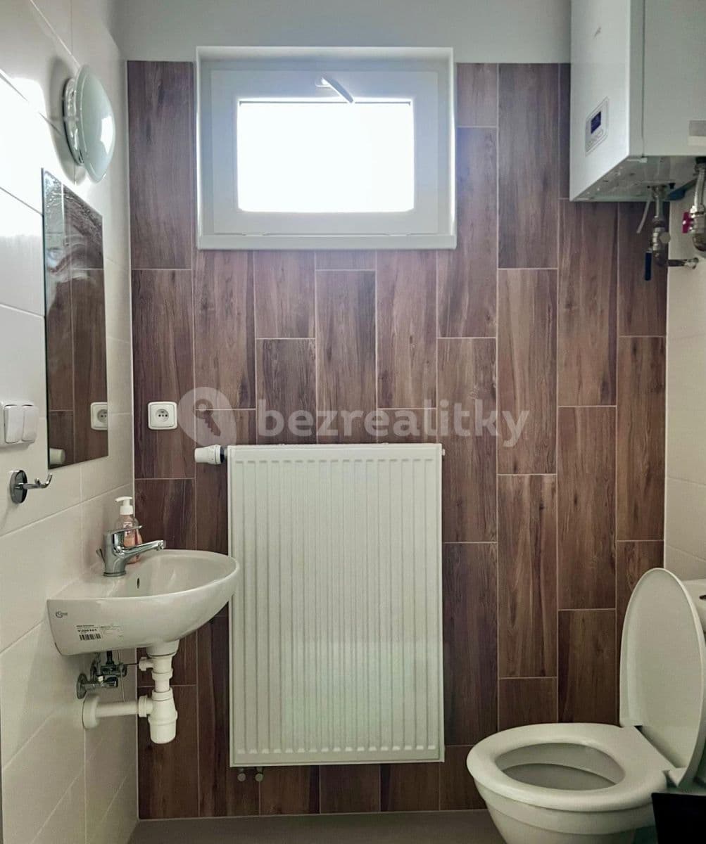 Studio flat to rent, 32 m², Tuchoměřice, Středočeský Region Studio flat to rent, 32 m², Tuchoměřice, Středočeský Region