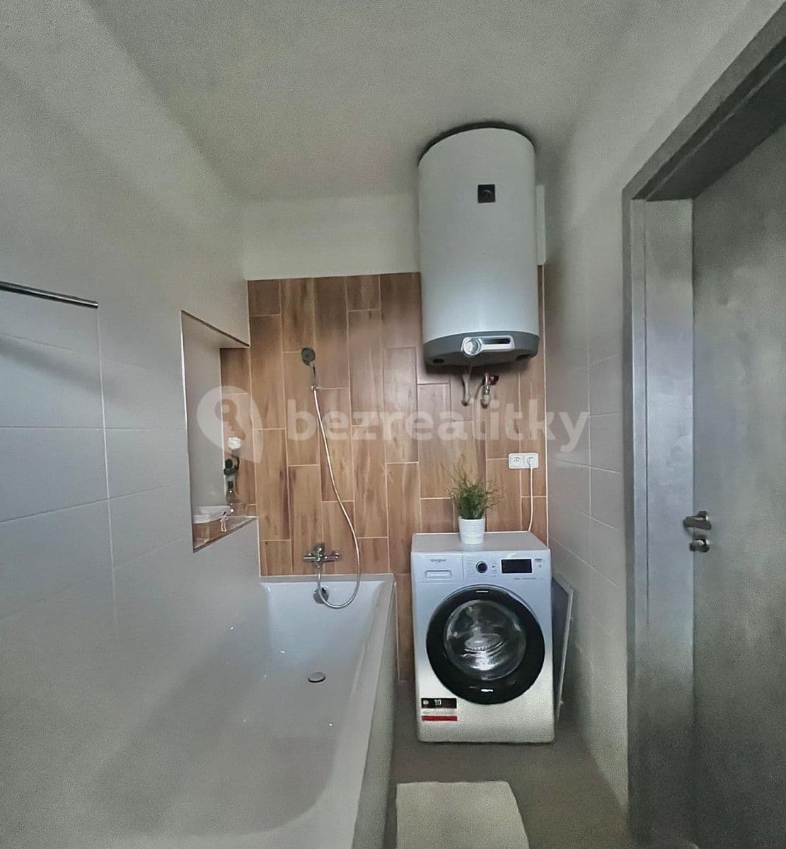 Studio flat to rent, 32 m², Tuchoměřice, Středočeský Region Studio flat to rent, 32 m², Tuchoměřice, Středočeský Region