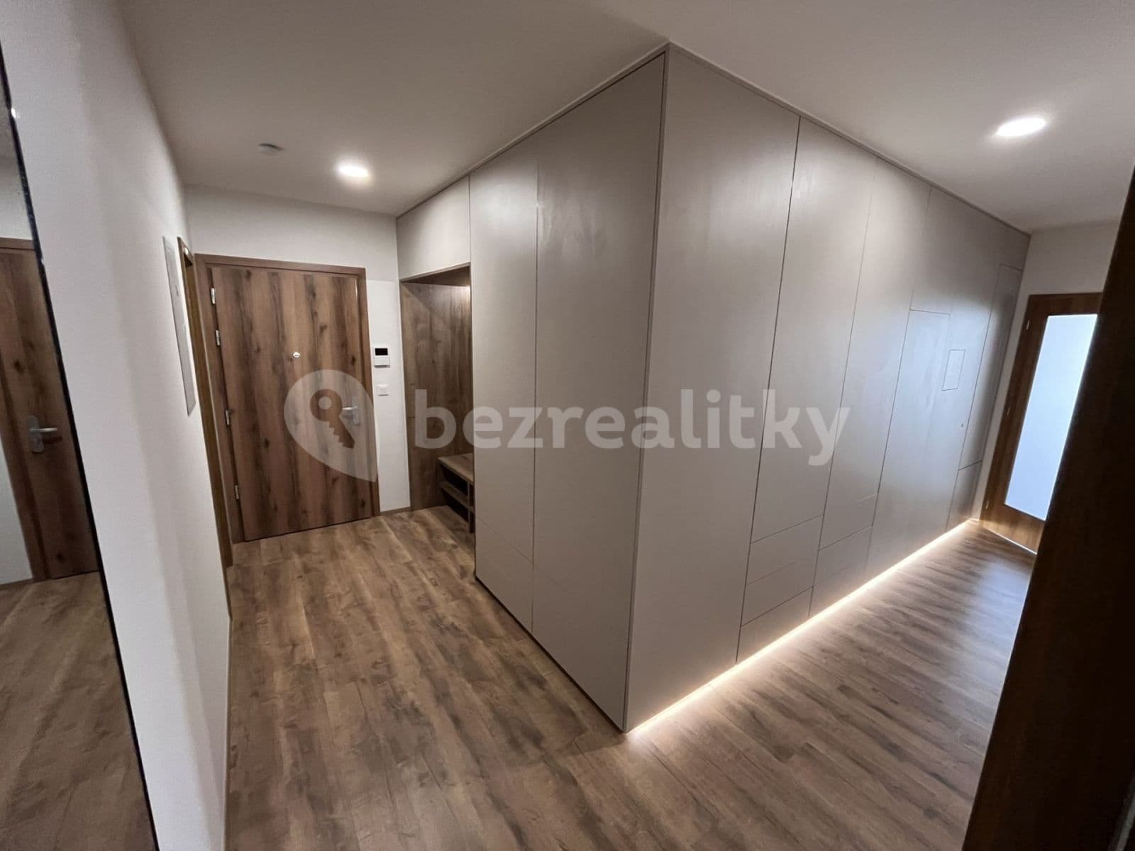 2 bedroom with open-plan kitchen flat to rent, 81 m², Švermova, Liberec, Liberecký Region 2 bedroom with open-plan kitchen flat to rent, 81 m², Švermova, Liberec, Liberecký Region