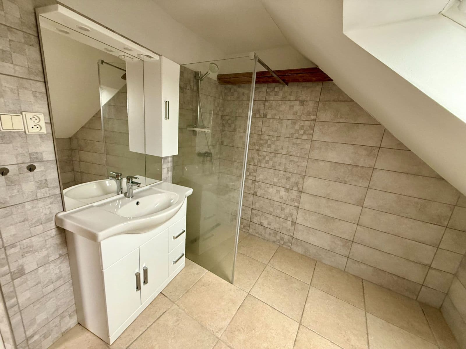 1 bedroom with open-plan kitchen flat to rent, 71 m², Rostislavova, Ostrava, Moravskoslezský Region 1 bedroom with open-plan kitchen flat to rent, 71 m², Rostislavova, Ostrava, Moravskoslezský Region