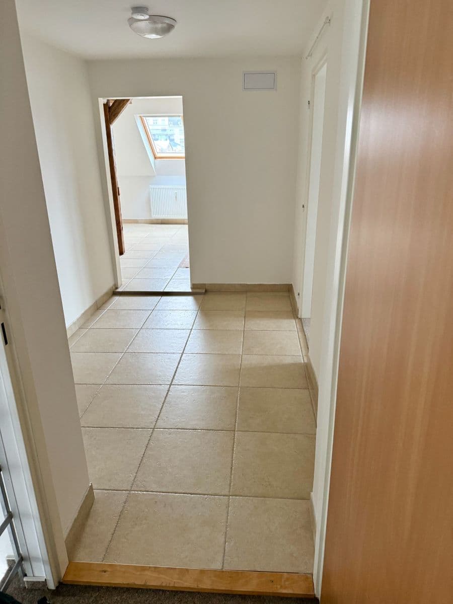 1 bedroom with open-plan kitchen flat to rent, 71 m², Rostislavova, Ostrava, Moravskoslezský Region 1 bedroom with open-plan kitchen flat to rent, 71 m², Rostislavova, Ostrava, Moravskoslezský Region