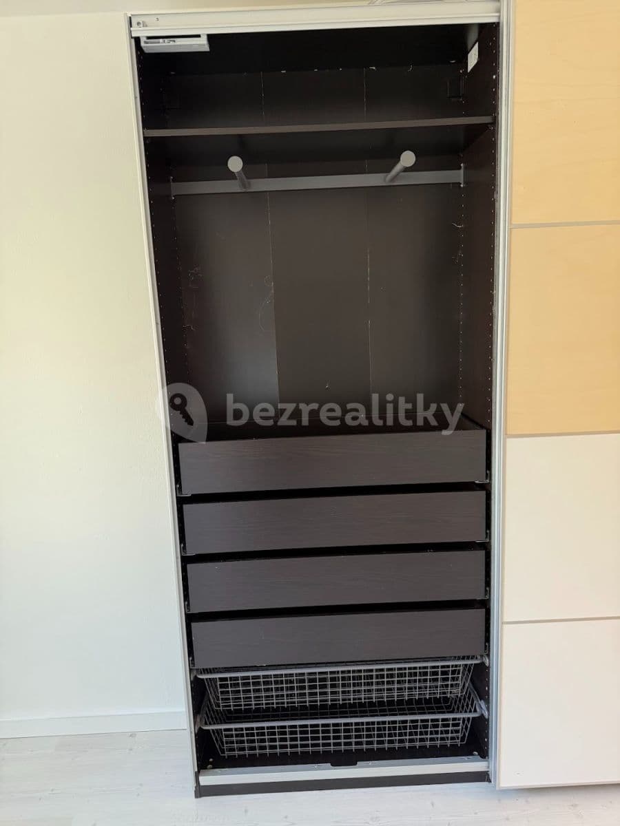 1 bedroom with open-plan kitchen flat to rent, 43 m², Skuteckého, Prague, Prague 1 bedroom with open-plan kitchen flat to rent, 43 m², Skuteckého, Prague, Prague