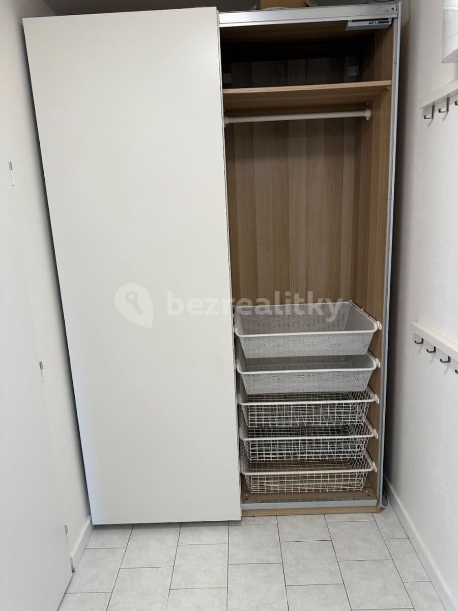 1 bedroom with open-plan kitchen flat to rent, 43 m², Skuteckého, Prague, Prague 1 bedroom with open-plan kitchen flat to rent, 43 m², Skuteckého, Prague, Prague