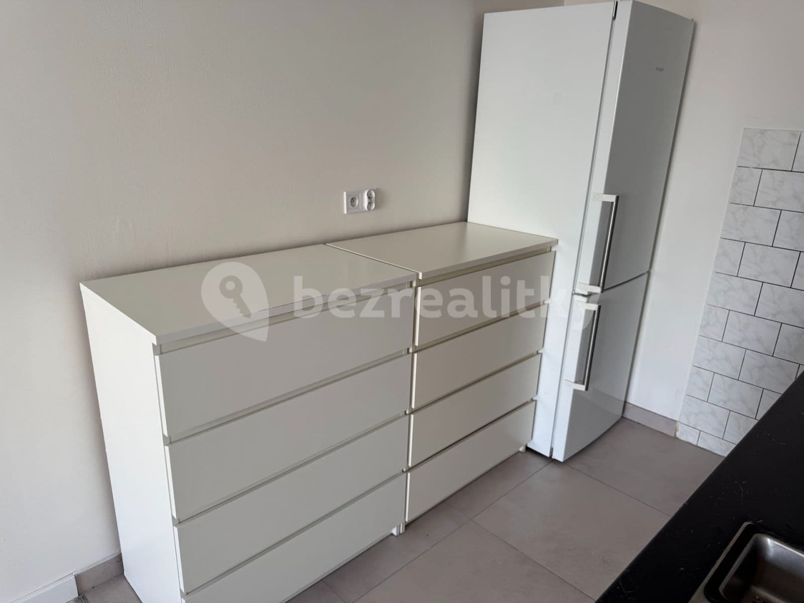 1 bedroom with open-plan kitchen flat to rent, 43 m², Skuteckého, Prague, Prague 1 bedroom with open-plan kitchen flat to rent, 43 m², Skuteckého, Prague, Prague