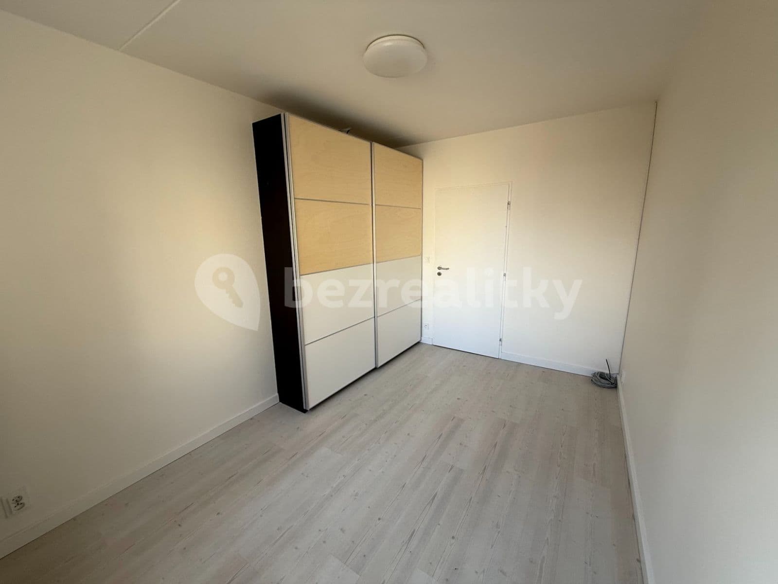 1 bedroom with open-plan kitchen flat to rent, 43 m², Skuteckého, Prague, Prague 1 bedroom with open-plan kitchen flat to rent, 43 m², Skuteckého, Prague, Prague