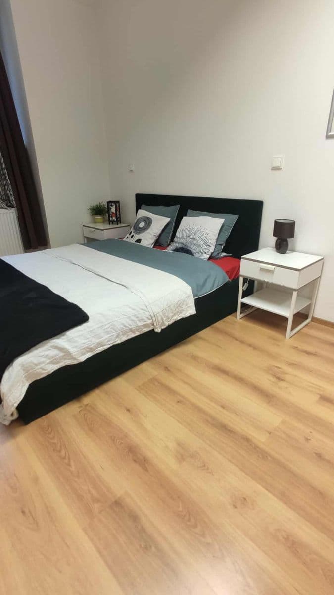 flat to rent, 35 m², Dvacátého osmého pluku, Prague, Prague flat to rent, 35 m², Dvacátého osmého pluku, Prague, Prague