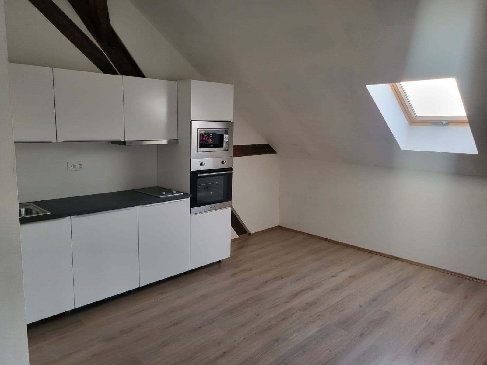 1 bedroom with open-plan kitchen flat to rent, 58 m², Netluky, Prague, Prague 1 bedroom with open-plan kitchen flat to rent, 58 m², Netluky, Prague, Prague