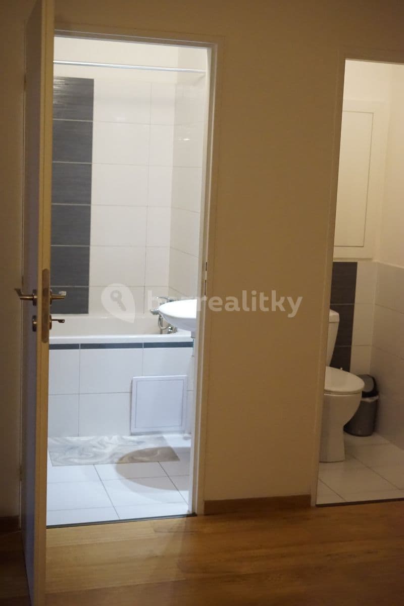 3 bedroom flat to rent, 80 m², Bojčenkova, Prague, Prague 3 bedroom flat to rent, 80 m², Bojčenkova, Prague, Prague