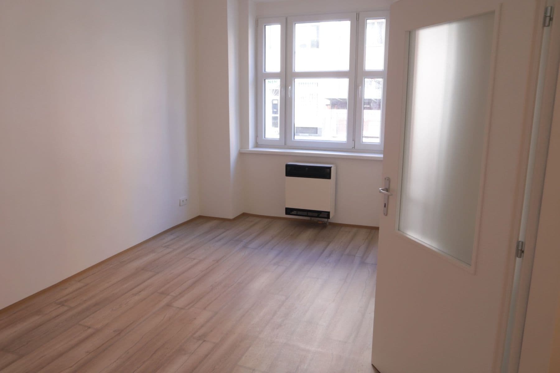 3 bedroom flat to rent, 95 m², Ukrajinská, Prague, Prague 3 bedroom flat to rent, 95 m², Ukrajinská, Prague, Prague