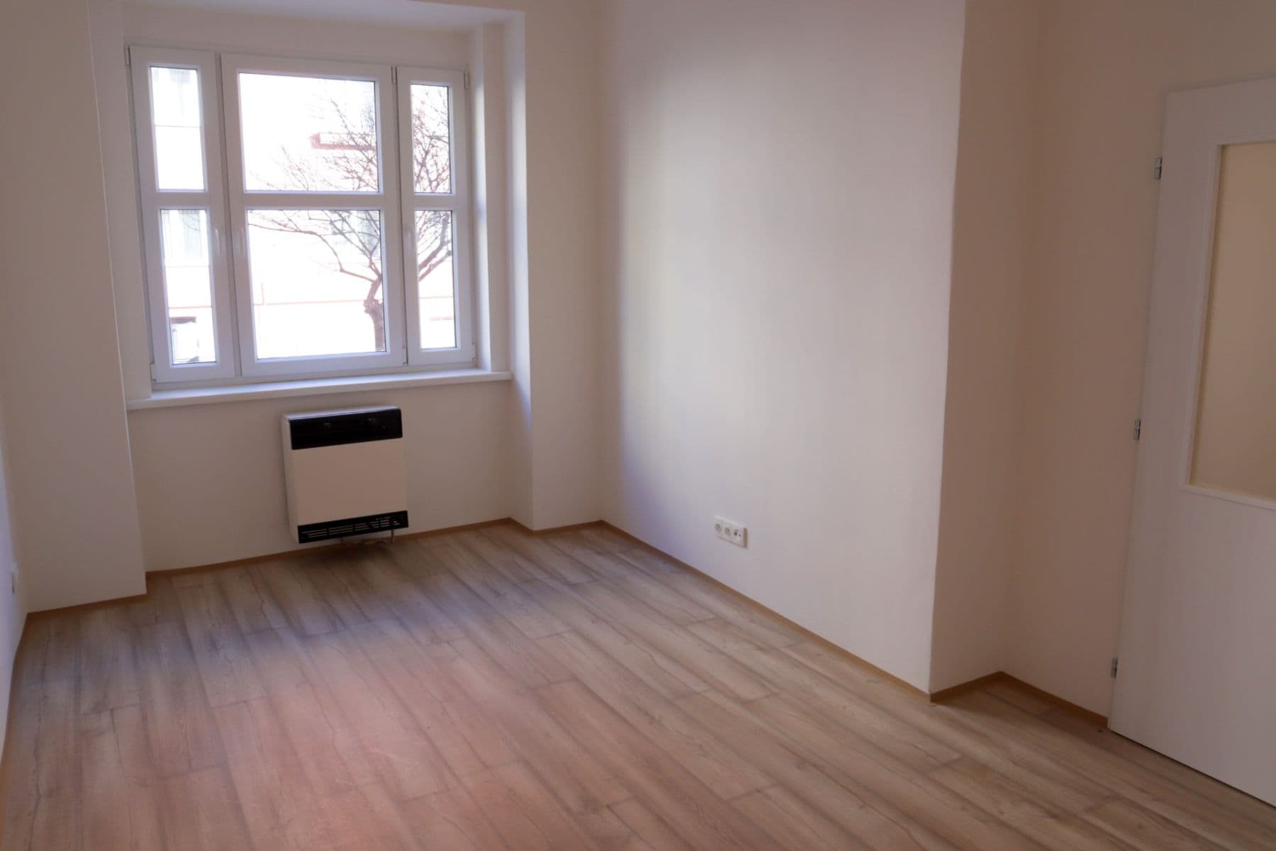 3 bedroom flat to rent, 95 m², Ukrajinská, Prague, Prague 3 bedroom flat to rent, 95 m², Ukrajinská, Prague, Prague