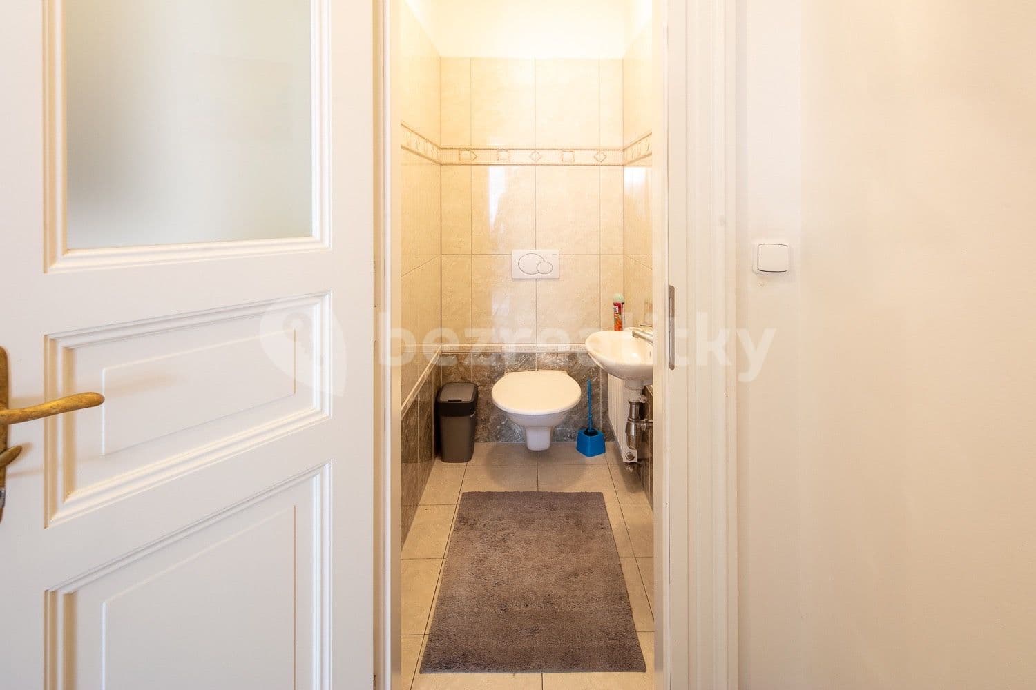 1 bedroom with open-plan kitchen flat to rent, 72 m², náměstí Jiřího z Poděbrad, Prague, Prague 1 bedroom with open-plan kitchen flat to rent, 72 m², náměstí Jiřího z Poděbrad, Prague, Prague