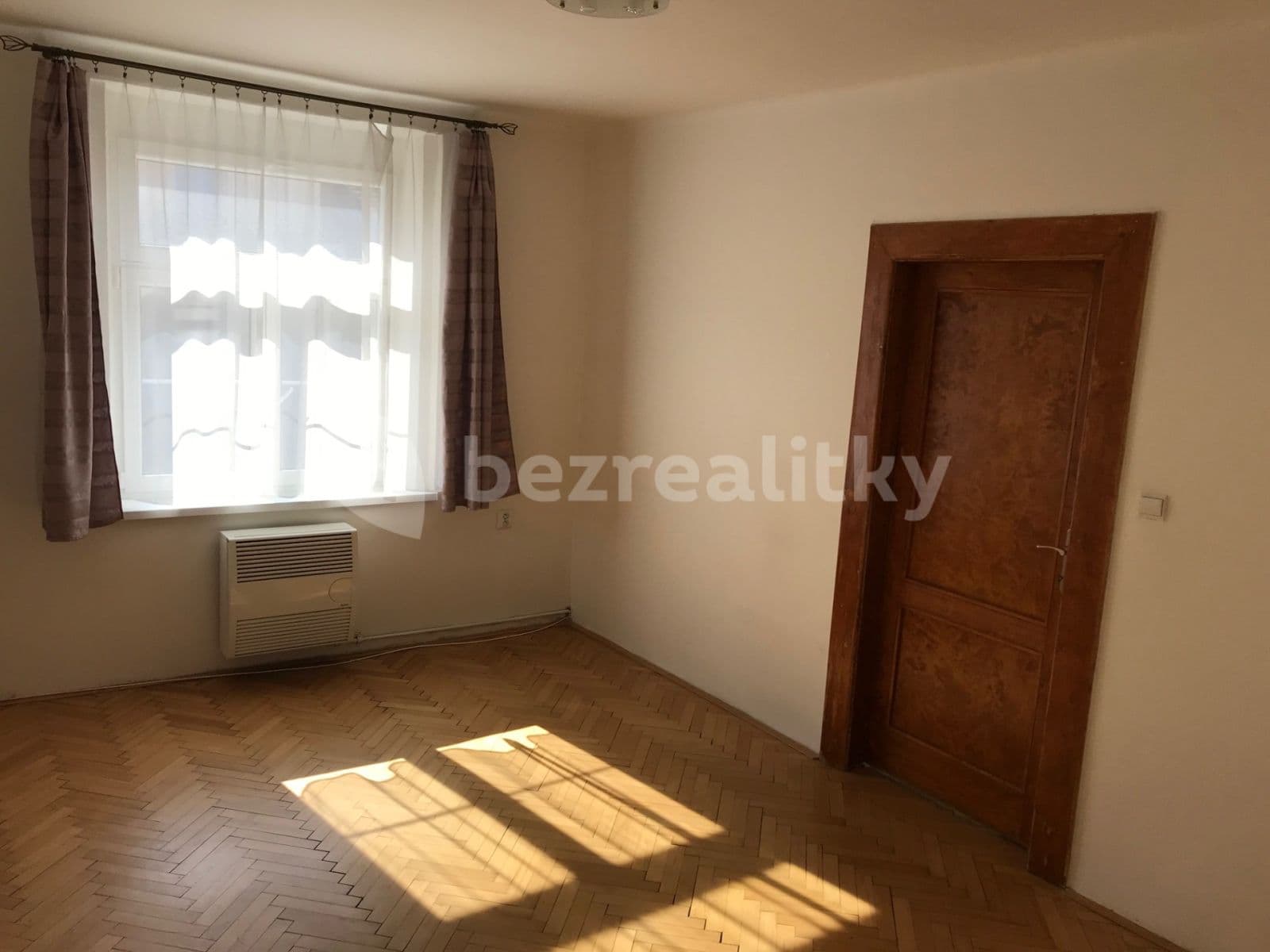 2 bedroom with open-plan kitchen flat to rent, 65 m², Kovářská, Prague, Prague 2 bedroom with open-plan kitchen flat to rent, 65 m², Kovářská, Prague, Prague