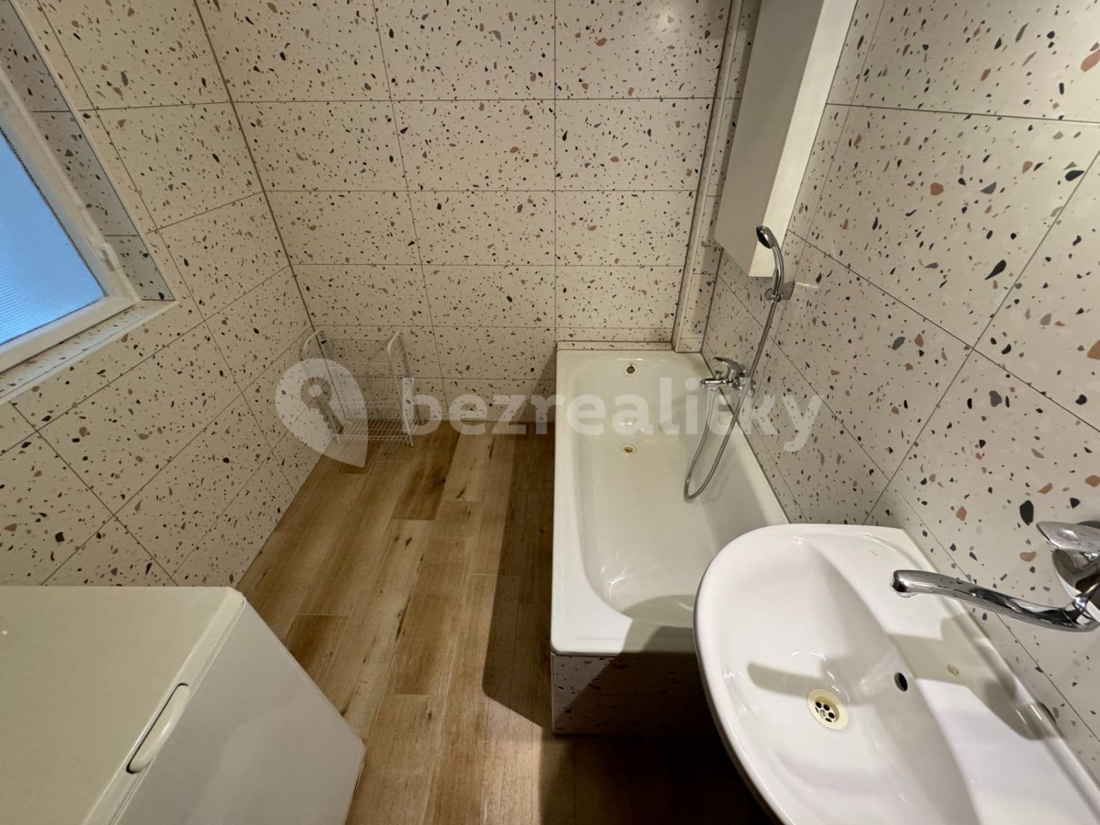 2 bedroom with open-plan kitchen flat to rent, 65 m², Kovářská, Prague, Prague 2 bedroom with open-plan kitchen flat to rent, 65 m², Kovářská, Prague, Prague