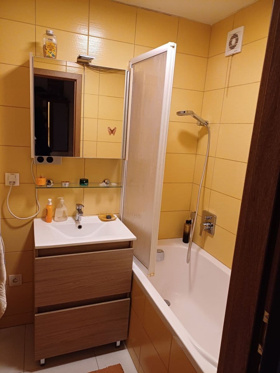 3 bedroom flat to rent, 20 m², Holčovická, Prague, Prague 3 bedroom flat to rent, 20 m², Holčovická, Prague, Prague