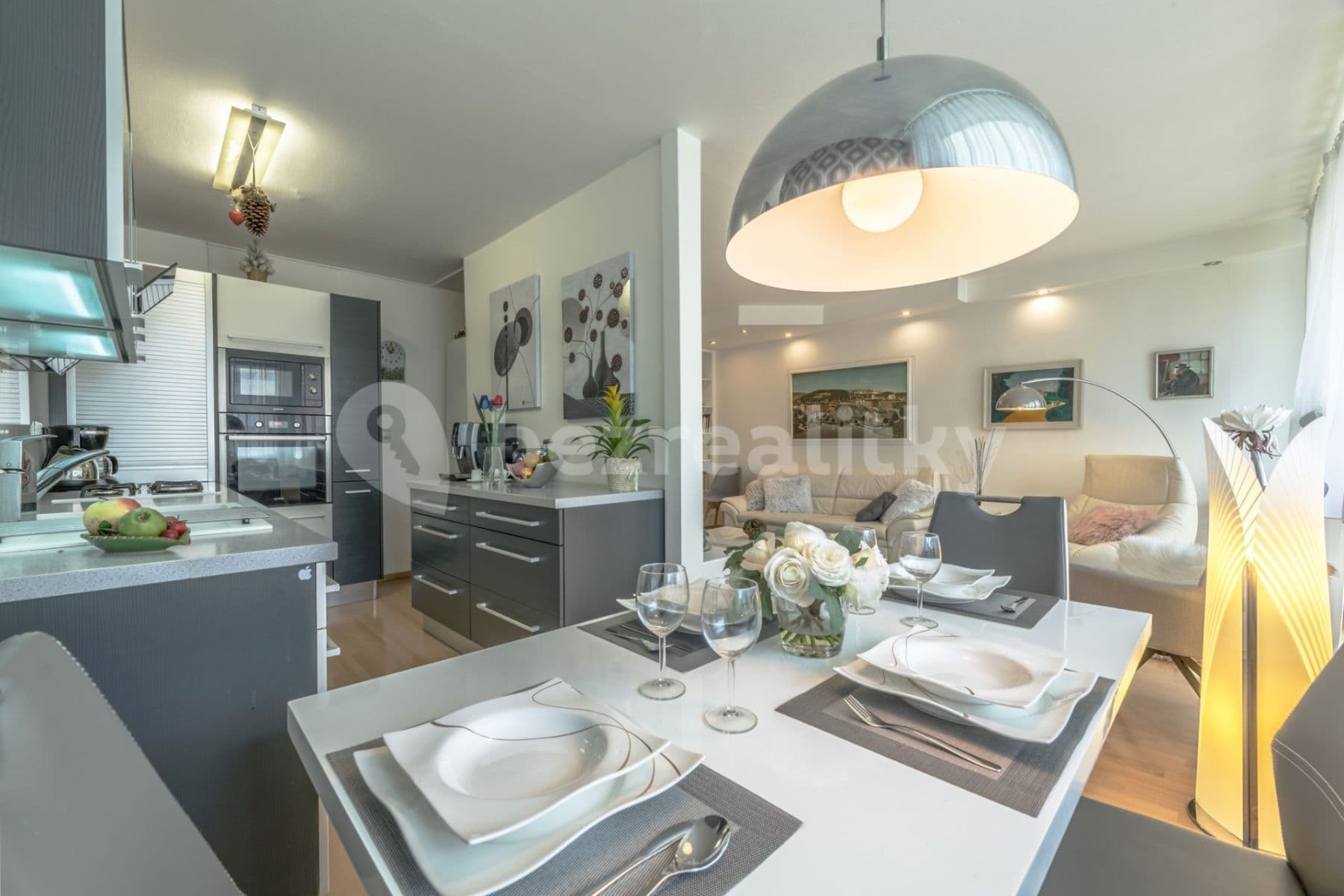 3 bedroom with open-plan kitchen flat to rent, 102 m², Nušlova, Prague, Prague 3 bedroom with open-plan kitchen flat to rent, 102 m², Nušlova, Prague, Prague