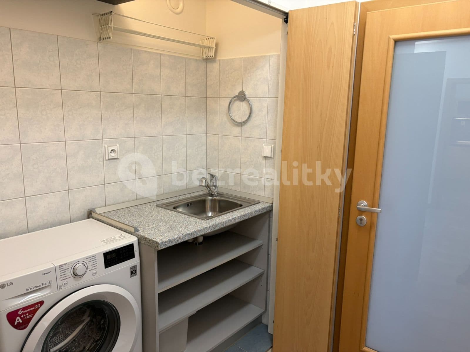 3 bedroom flat to rent, 91 m², Nevanova, Prague, Prague 3 bedroom flat to rent, 91 m², Nevanova, Prague, Prague