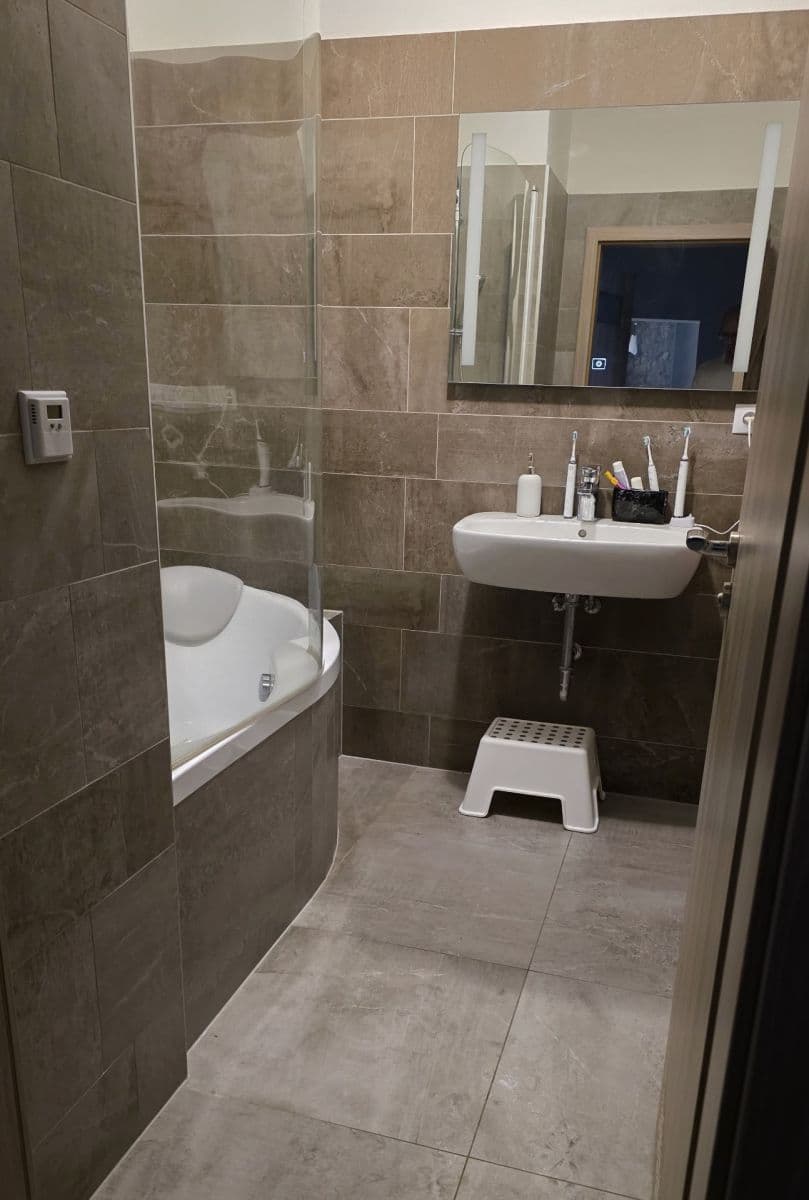 2 bedroom with open-plan kitchen flat to rent, 78 m², Novodvorská, Brno, Jihomoravský Region 2 bedroom with open-plan kitchen flat to rent, 78 m², Novodvorská, Brno, Jihomoravský Region