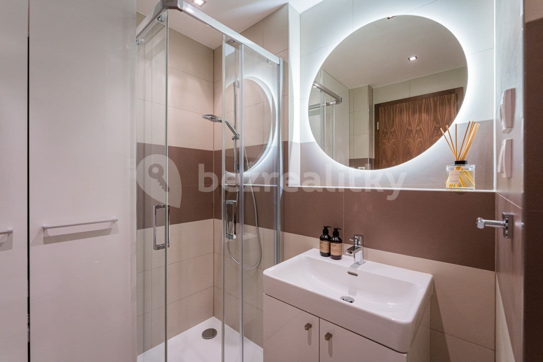 1 bedroom with open-plan kitchen flat to rent, 67 m², Čumpelíkova, Prague, Prague 1 bedroom with open-plan kitchen flat to rent, 67 m², Čumpelíkova, Prague, Prague