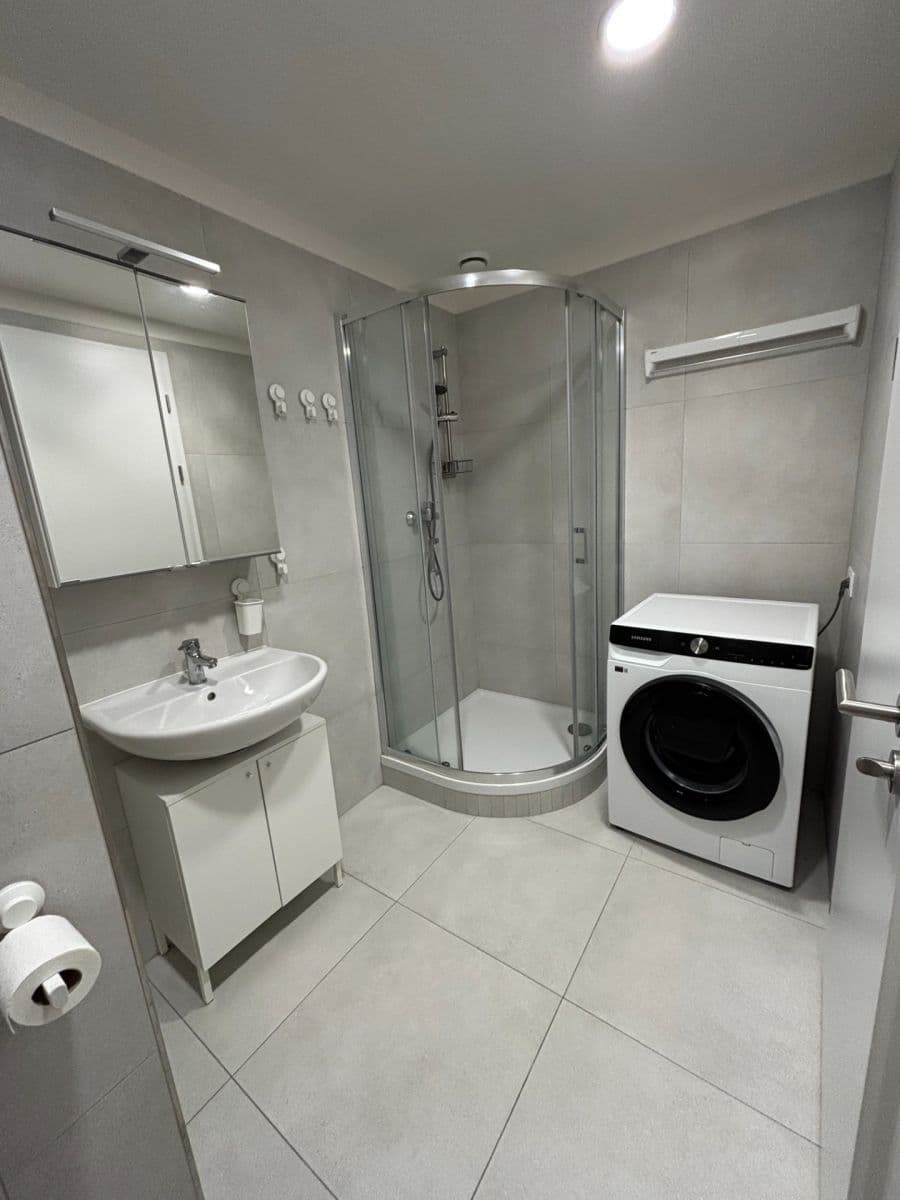 Studio flat to rent, 35 m², Poděbradská, Prague, Prague Studio flat to rent, 35 m², Poděbradská, Prague, Prague