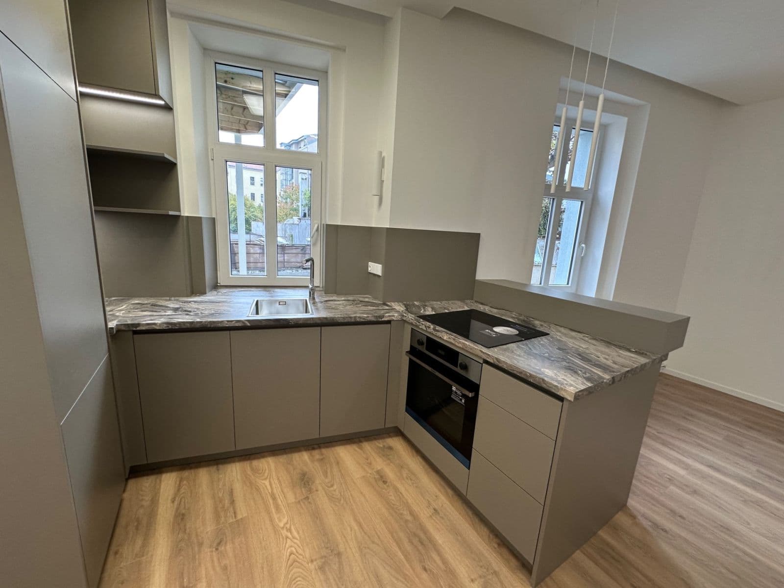 1 bedroom with open-plan kitchen flat to rent, 71 m², Milady Horákové, Prague, Prague 1 bedroom with open-plan kitchen flat to rent, 71 m², Milady Horákové, Prague, Prague