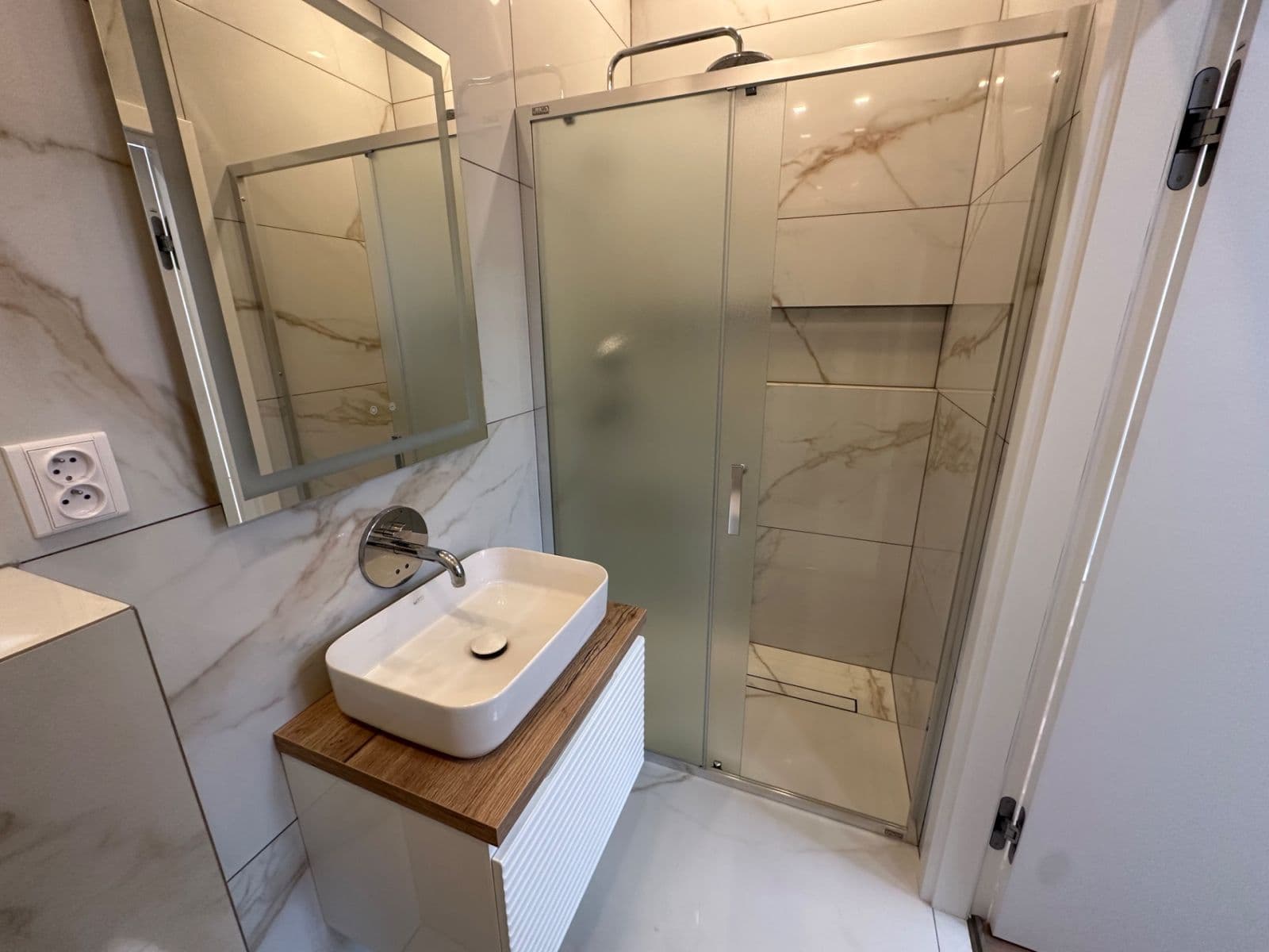 1 bedroom with open-plan kitchen flat to rent, 71 m², Milady Horákové, Prague, Prague 1 bedroom with open-plan kitchen flat to rent, 71 m², Milady Horákové, Prague, Prague