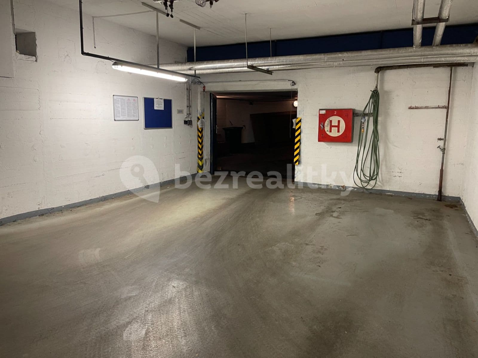 garage to rent, 16 m², Roháčova, Prague, Prague garage to rent, 16 m², Roháčova, Prague, Prague