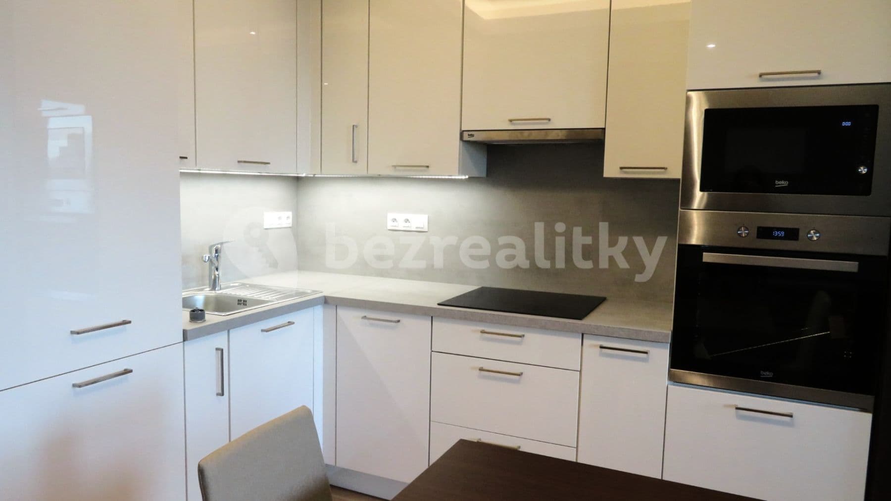 Studio flat to rent, 30 m², Mukařovského, Prague, Prague Studio flat to rent, 30 m², Mukařovského, Prague, Prague