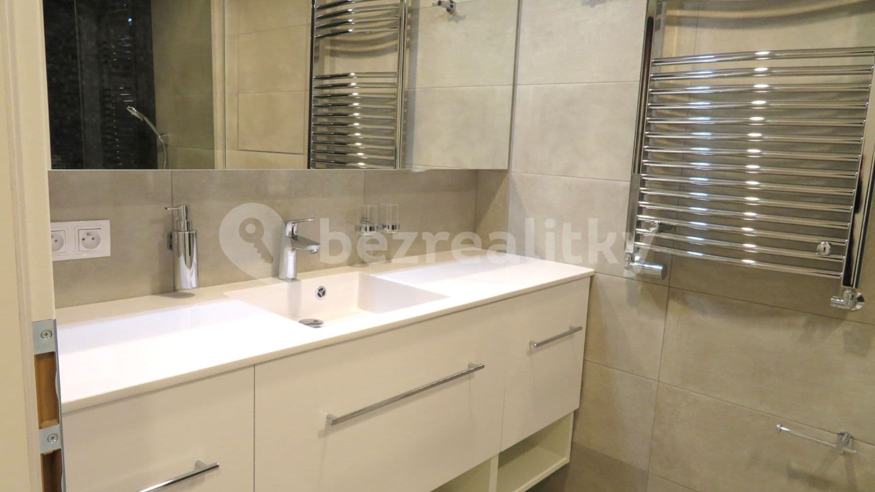 Studio flat to rent, 30 m², Mukařovského, Prague, Prague Studio flat to rent, 30 m², Mukařovského, Prague, Prague