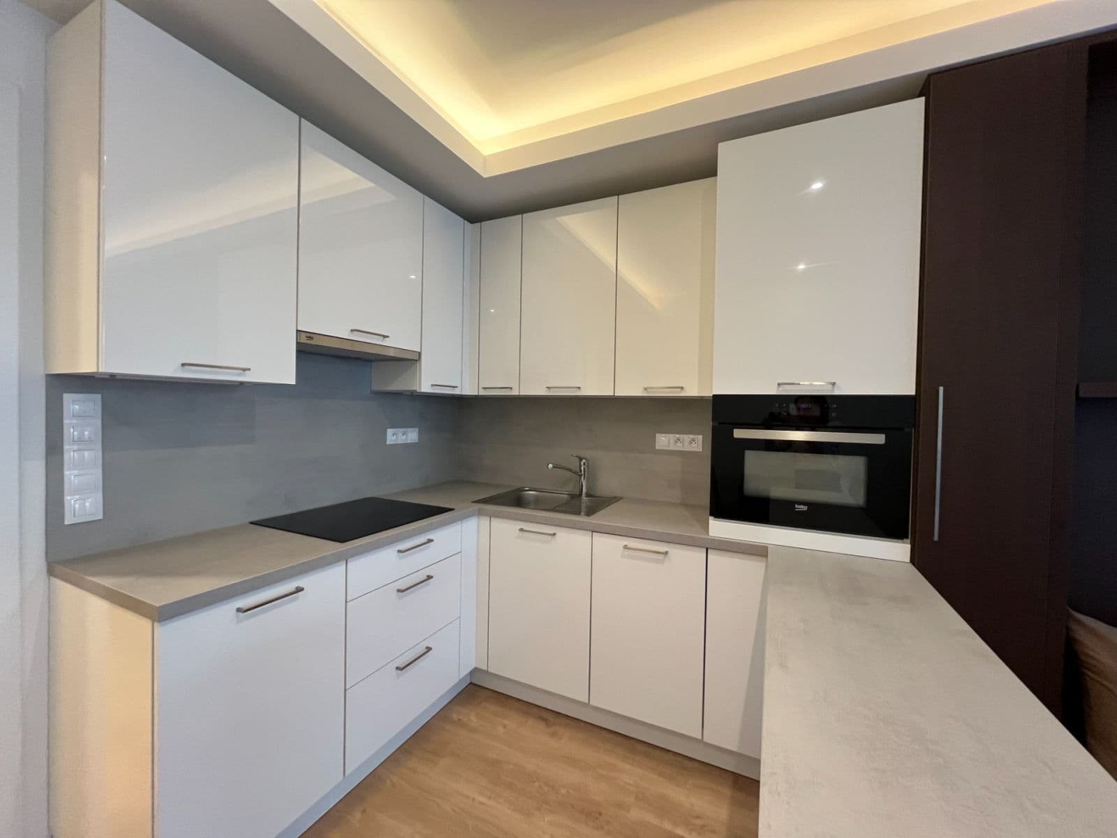 Studio flat to rent, 30 m², Mukařovského, Prague, Prague Studio flat to rent, 30 m², Mukařovského, Prague, Prague