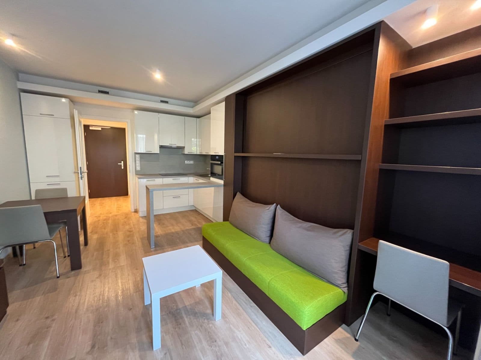 Studio flat to rent, 30 m², Mukařovského, Prague, Prague Studio flat to rent, 30 m², Mukařovského, Prague, Prague