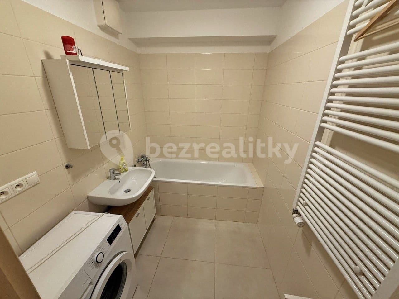 Studio flat to rent, 34 m², U Hostavického potoka, Prague, Prague Studio flat to rent, 34 m², U Hostavického potoka, Prague, Prague
