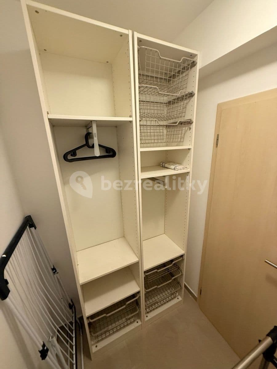 Studio flat to rent, 34 m², U Hostavického potoka, Prague, Prague Studio flat to rent, 34 m², U Hostavického potoka, Prague, Prague