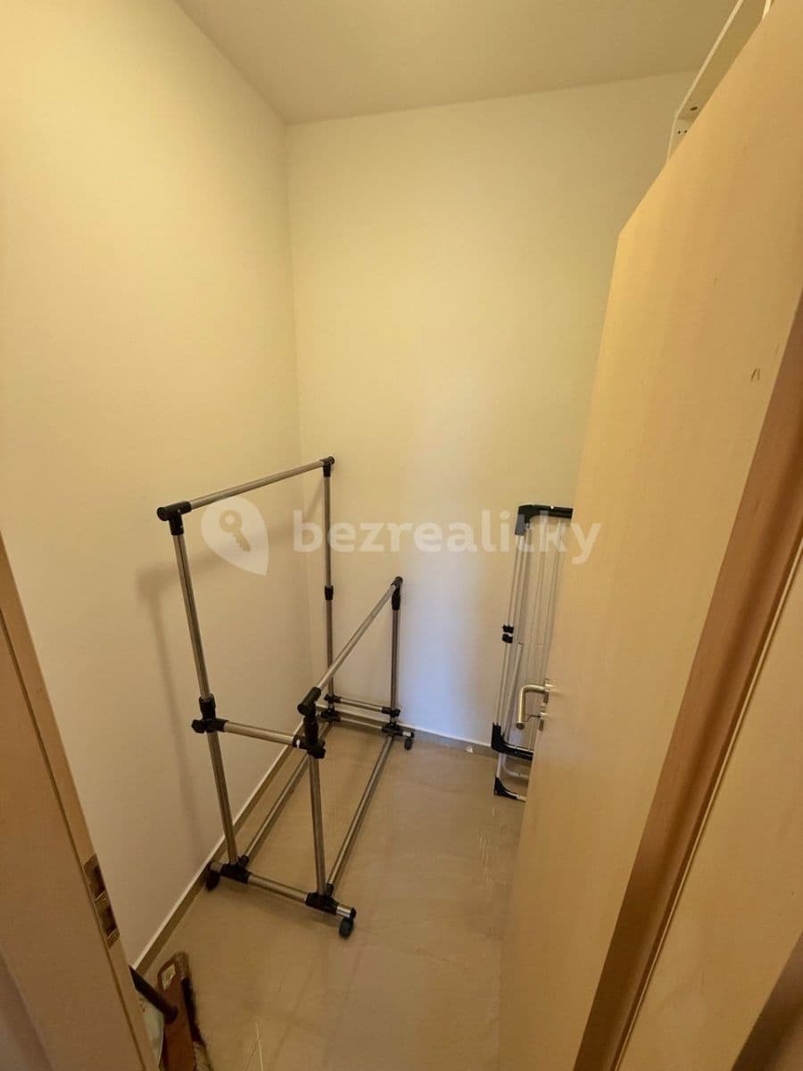 Studio flat to rent, 34 m², U Hostavického potoka, Prague, Prague Studio flat to rent, 34 m², U Hostavického potoka, Prague, Prague